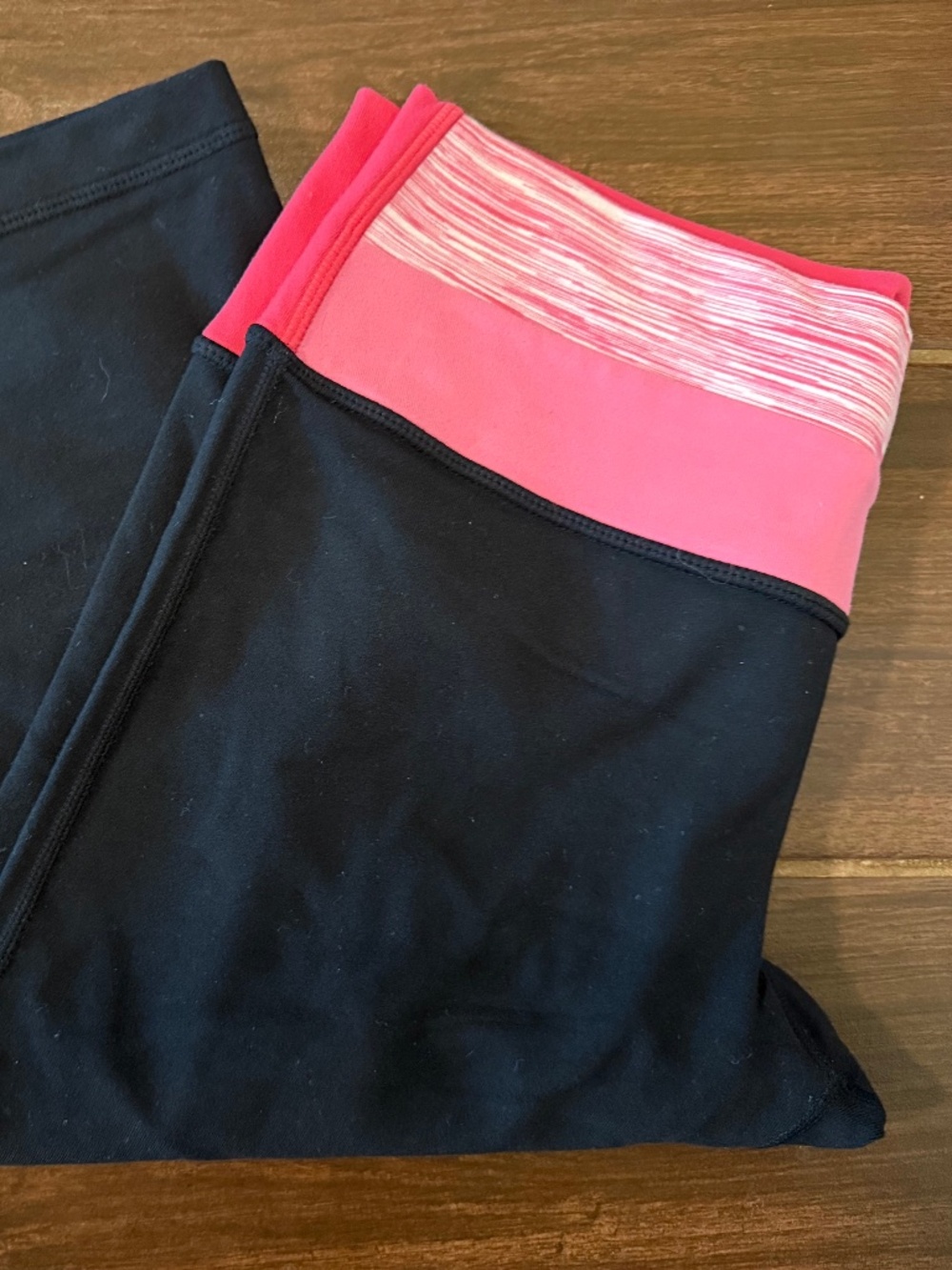 Vintage lululemon Astro Crop | Size 8 | Bon Bon Space Dye / Paradise